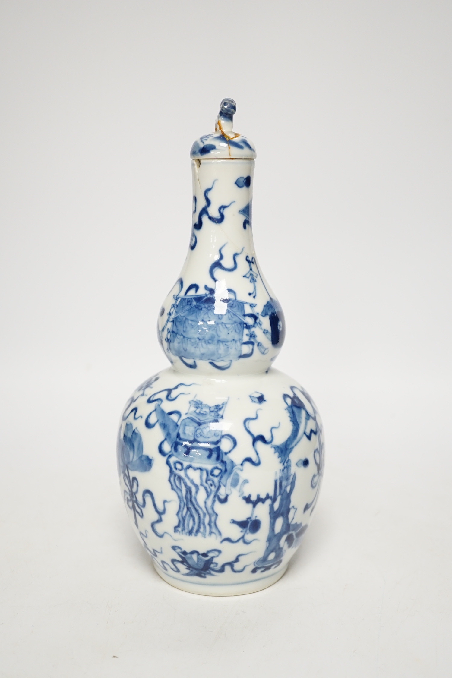 A late 19th century Chinese blue and white double gourd vase and cover 26cm high